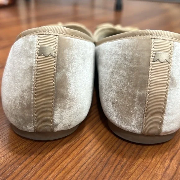 Birdies Size 7.5 Goldfinch Flats in Champagne Velvet Bow Detail Classic - Picture 7 of 9